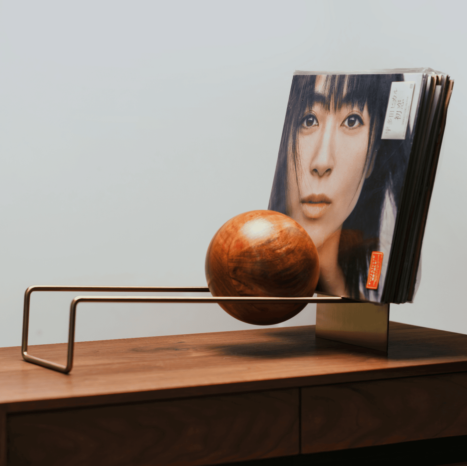 日本設計品牌 DETAIL - Slope Bookend 木球書擋